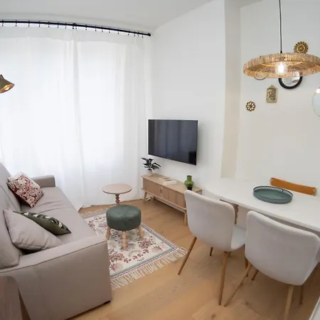 Apartment La Pendule Cosy A Deux Pas De La Les Sables-d'Olonne